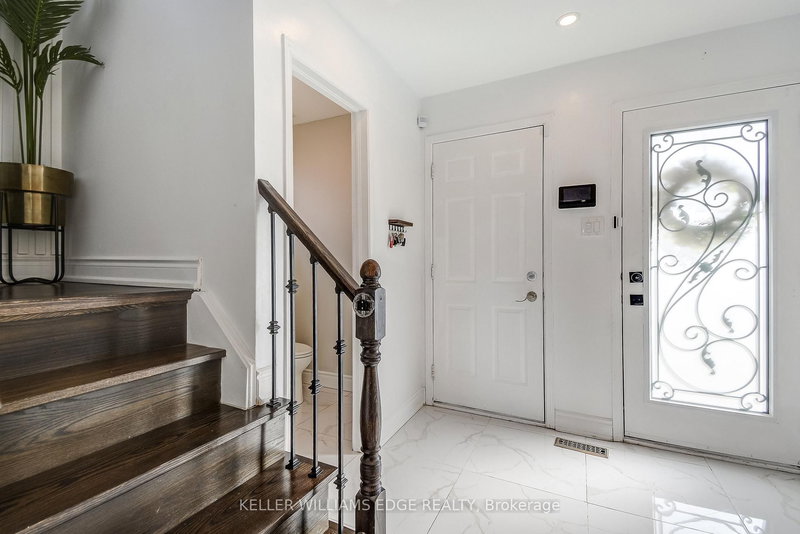 18 Desantis Crt, Hamilton, L8W 3A9 | Image 3