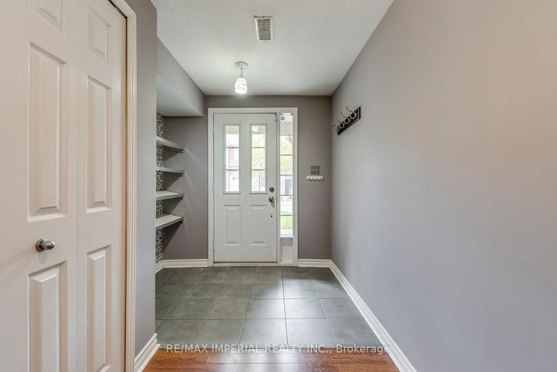 25 - 7 Southside Pl, Hamilton, L9C 7W6 | Image 3