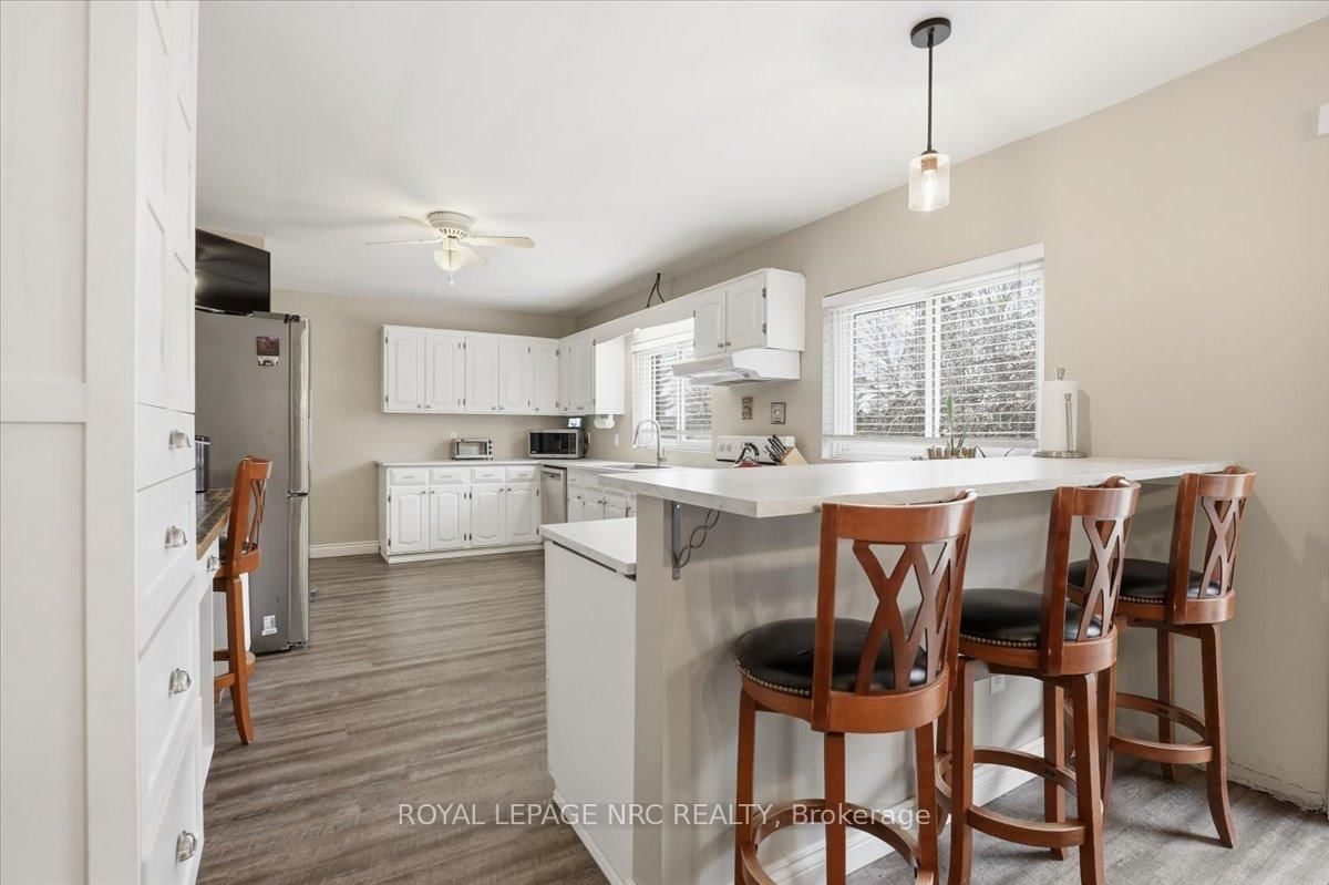 Detached House for sale at 14 Valiant Street, Pelham, Ontario, L0S 1E0 - Fonthill - MLS: X12917886