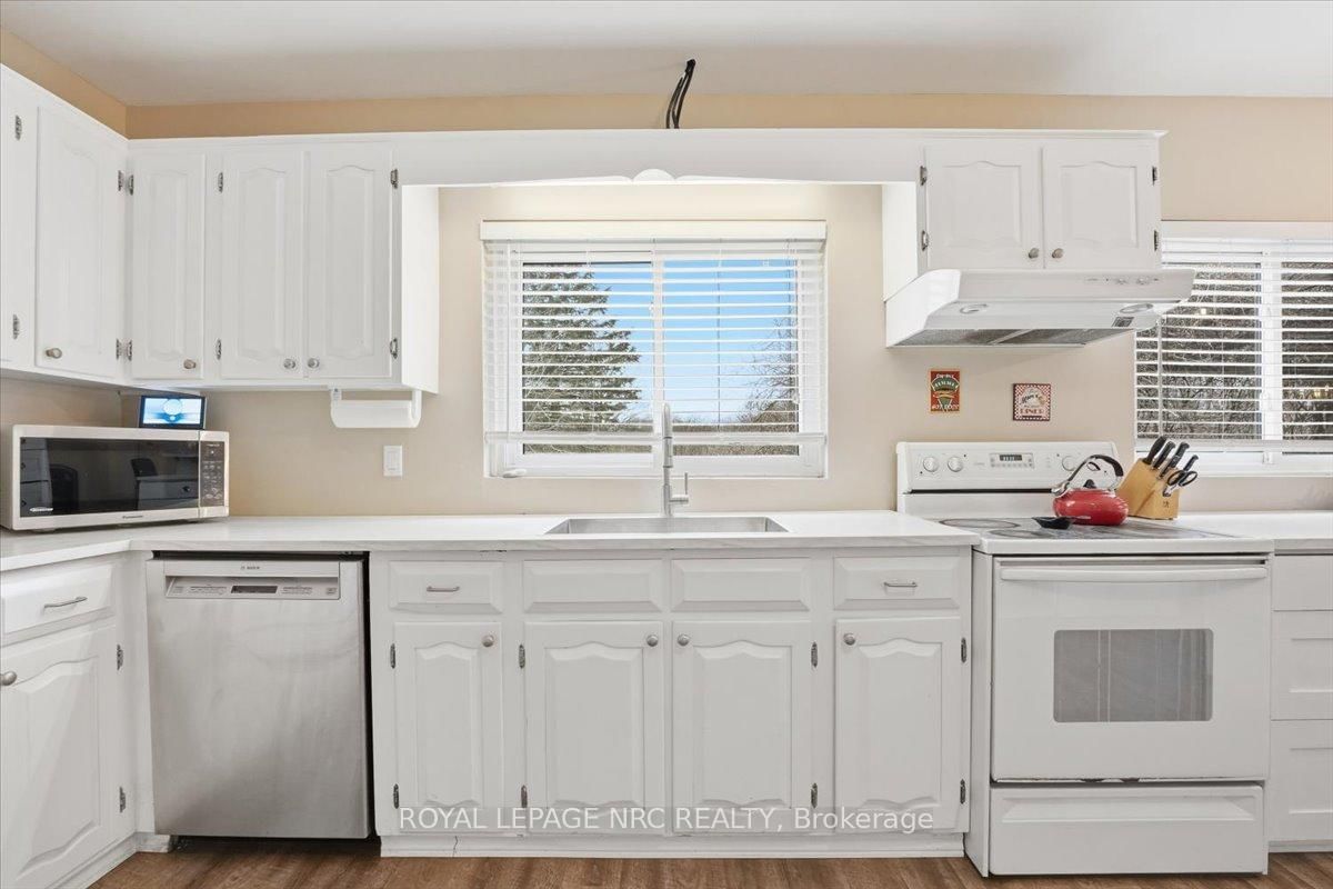 Detached House for sale at 14 Valiant Street, Pelham, Ontario, L0S 1E0 - Fonthill - MLS: X12917886