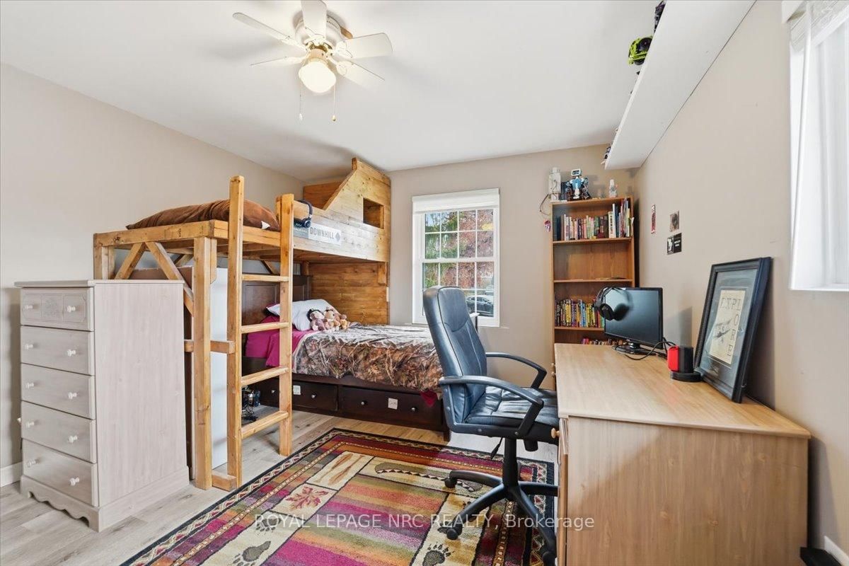 Detached House for sale at 14 Valiant Street, Pelham, Ontario, L0S 1E0 - Fonthill - MLS: X12917886