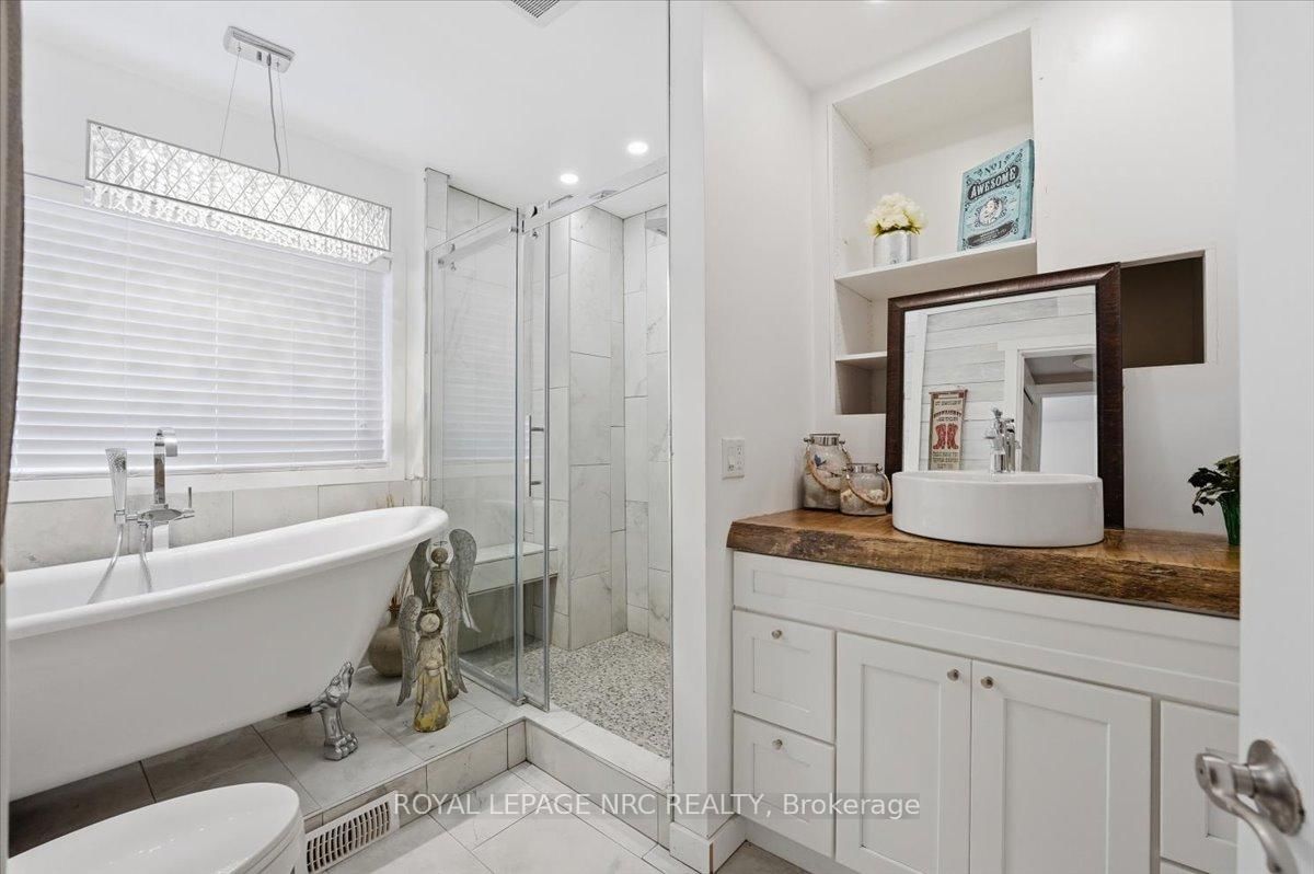 Detached House for sale at 14 Valiant Street, Pelham, Ontario, L0S 1E0 - Fonthill - MLS: X12917886