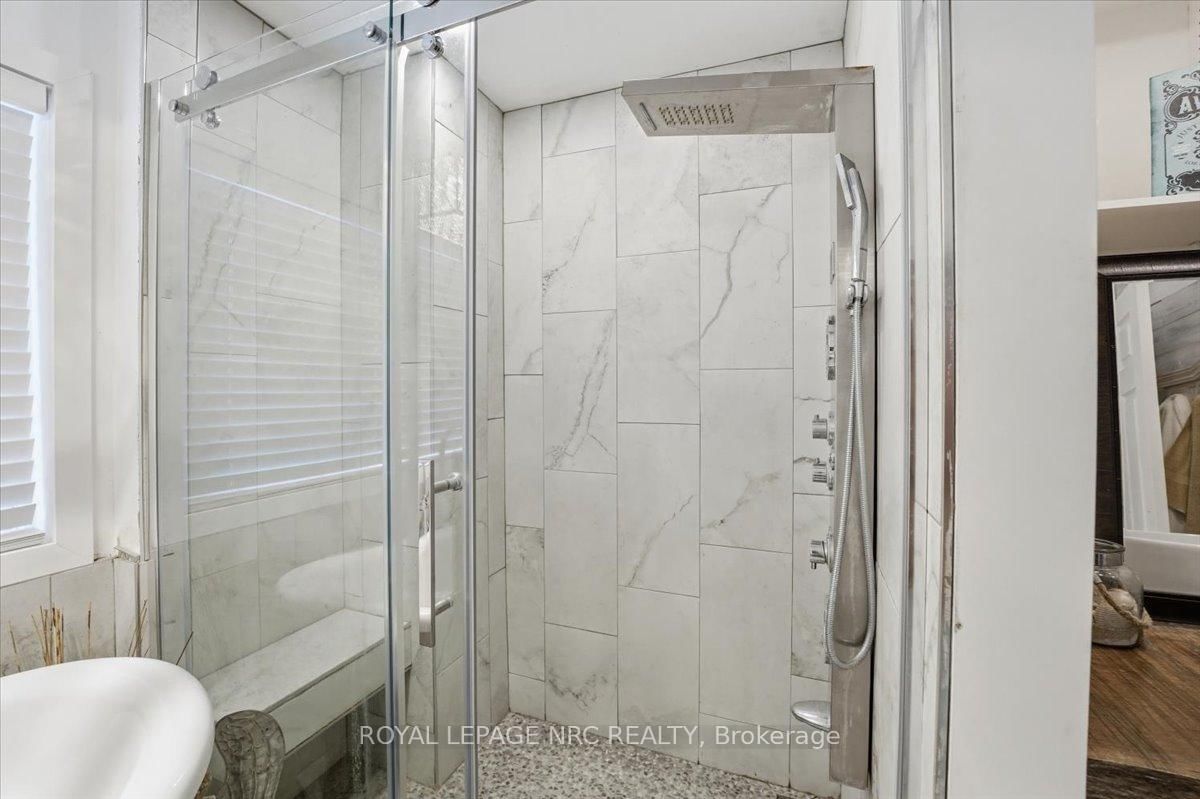 Detached House for sale at 14 Valiant Street, Pelham, Ontario, L0S 1E0 - Fonthill - MLS: X12917886