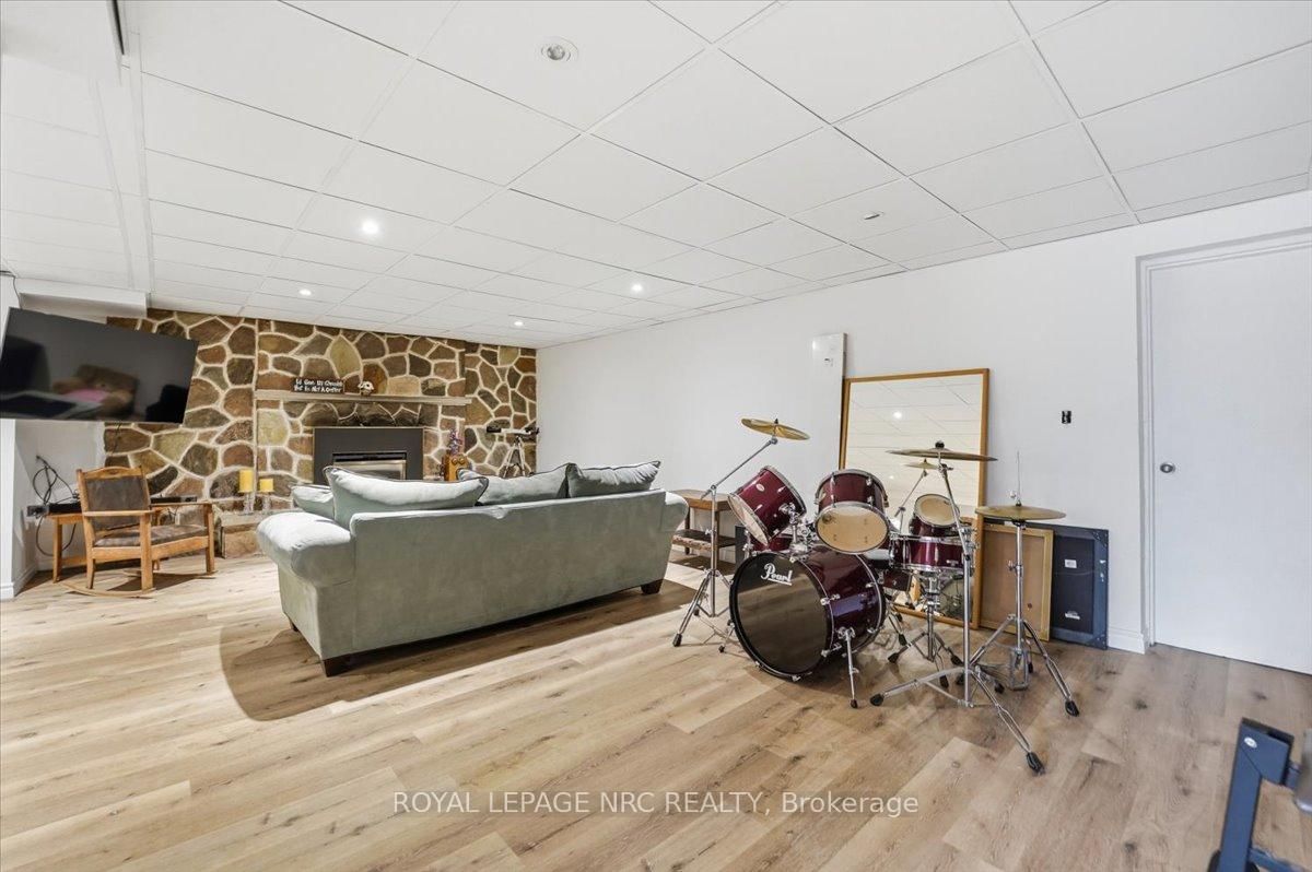 Detached House for sale at 14 Valiant Street, Pelham, Ontario, L0S 1E0 - Fonthill - MLS: X12917886