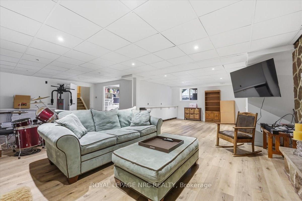 Detached House for sale at 14 Valiant Street, Pelham, Ontario, L0S 1E0 - Fonthill - MLS: X12917886