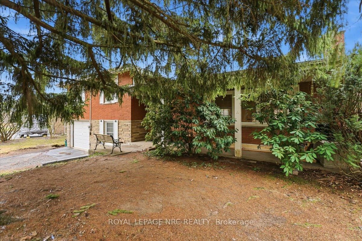 Detached House for sale at 14 Valiant Street, Pelham, Ontario, L0S 1E0 - Fonthill - MLS: X12917886