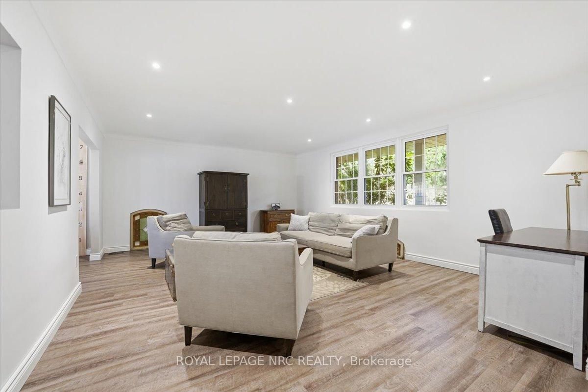 Detached House for sale at 14 Valiant Street, Pelham, Ontario, L0S 1E0 - Fonthill - MLS: X12917886