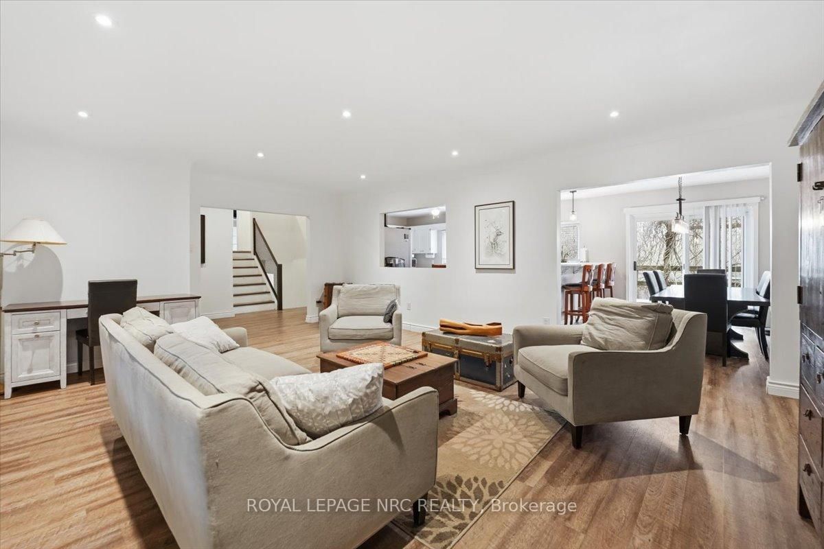 Detached House for sale at 14 Valiant Street, Pelham, Ontario, L0S 1E0 - Fonthill - MLS: X12917886