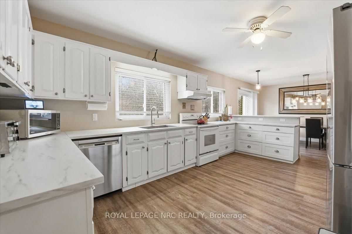 Detached House for sale at 14 Valiant Street, Pelham, Ontario, L0S 1E0 - Fonthill - MLS: X12917886