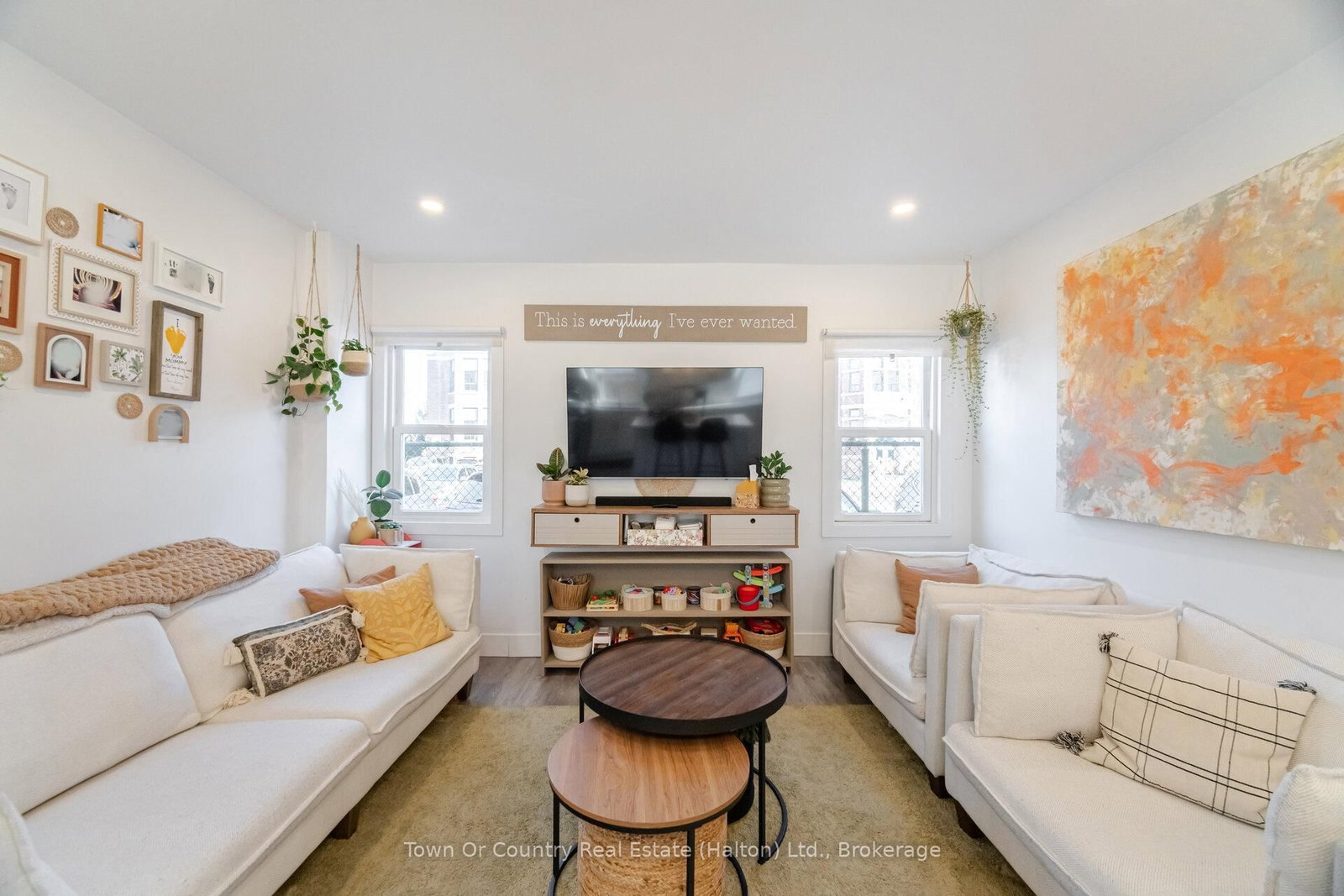 Detached House for sale at 23 Prince Street, St. Catharines, Ontario, L2R 3X6 - E. Chester - MLS: X12917944