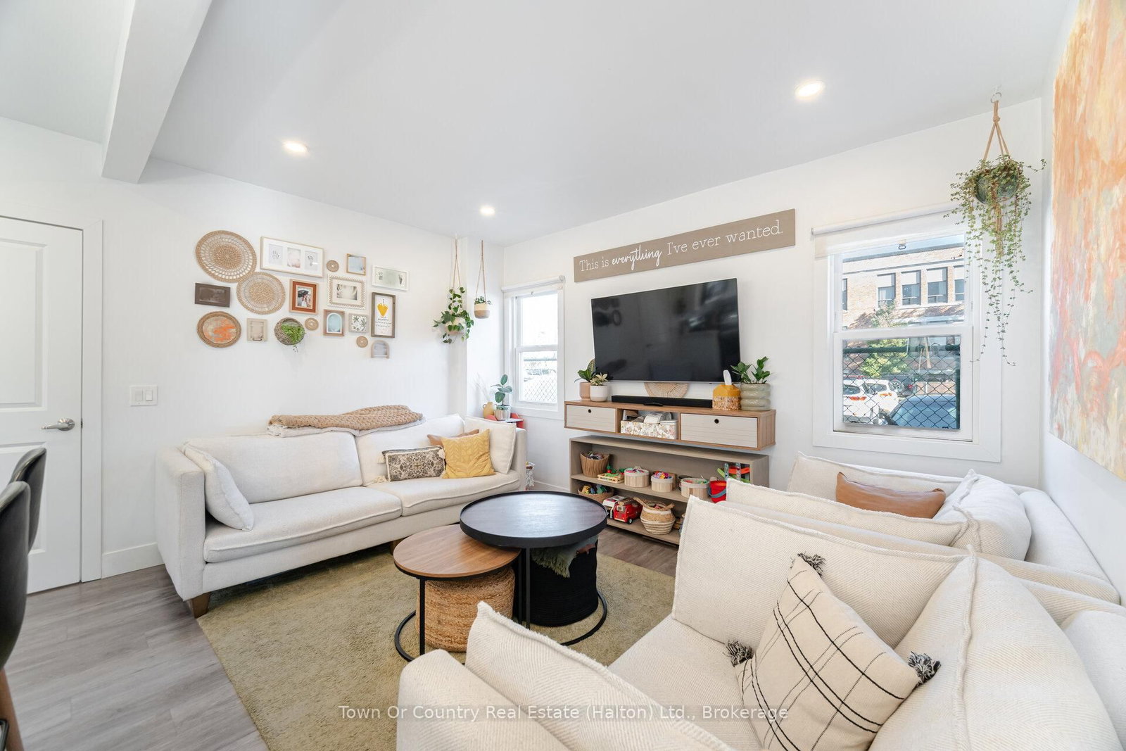 Detached House for sale at 23 Prince Street, St. Catharines, Ontario, L2R 3X6 - E. Chester - MLS: X12917944