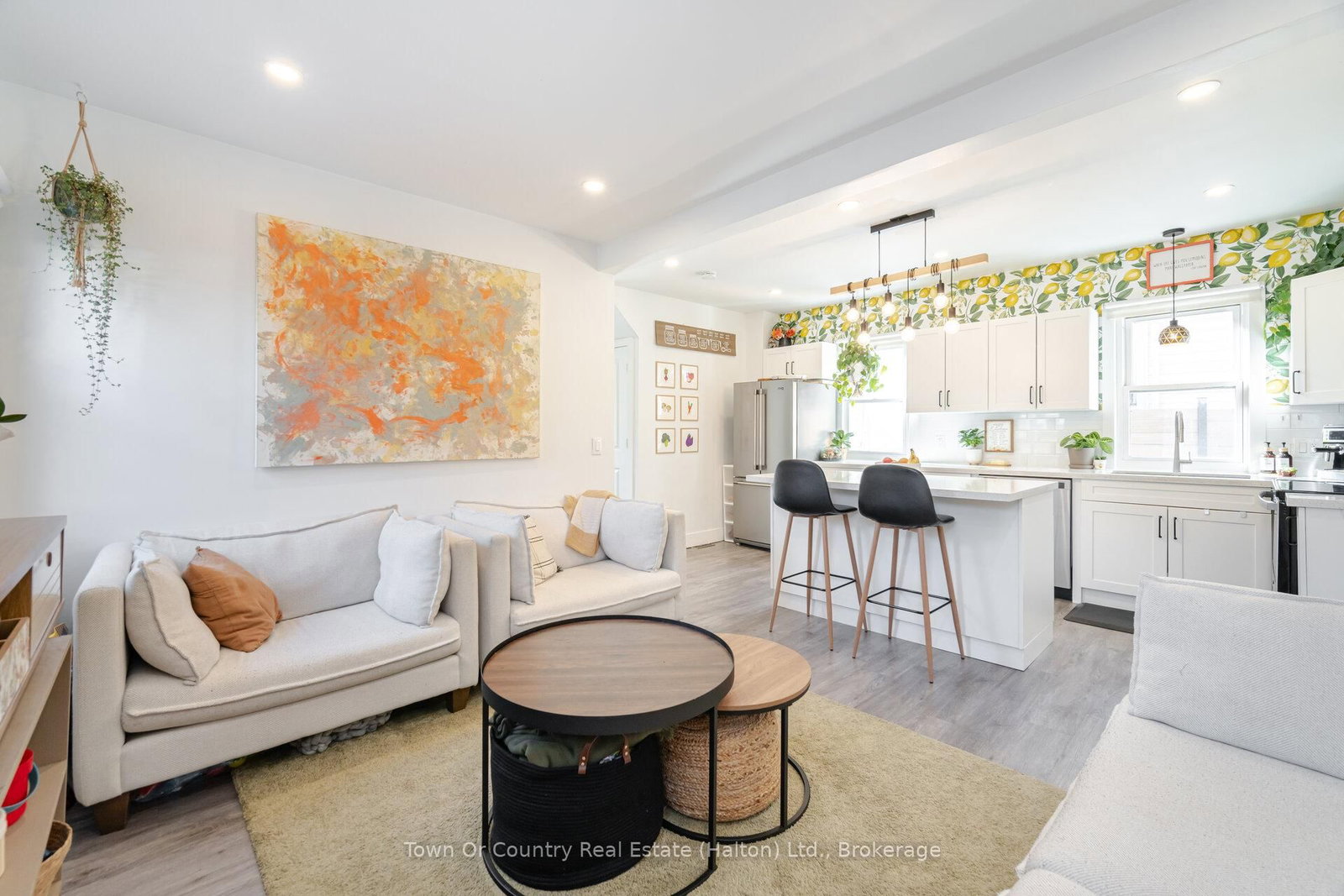 Detached House for sale at 23 Prince Street, St. Catharines, Ontario, L2R 3X6 - E. Chester - MLS: X12917944