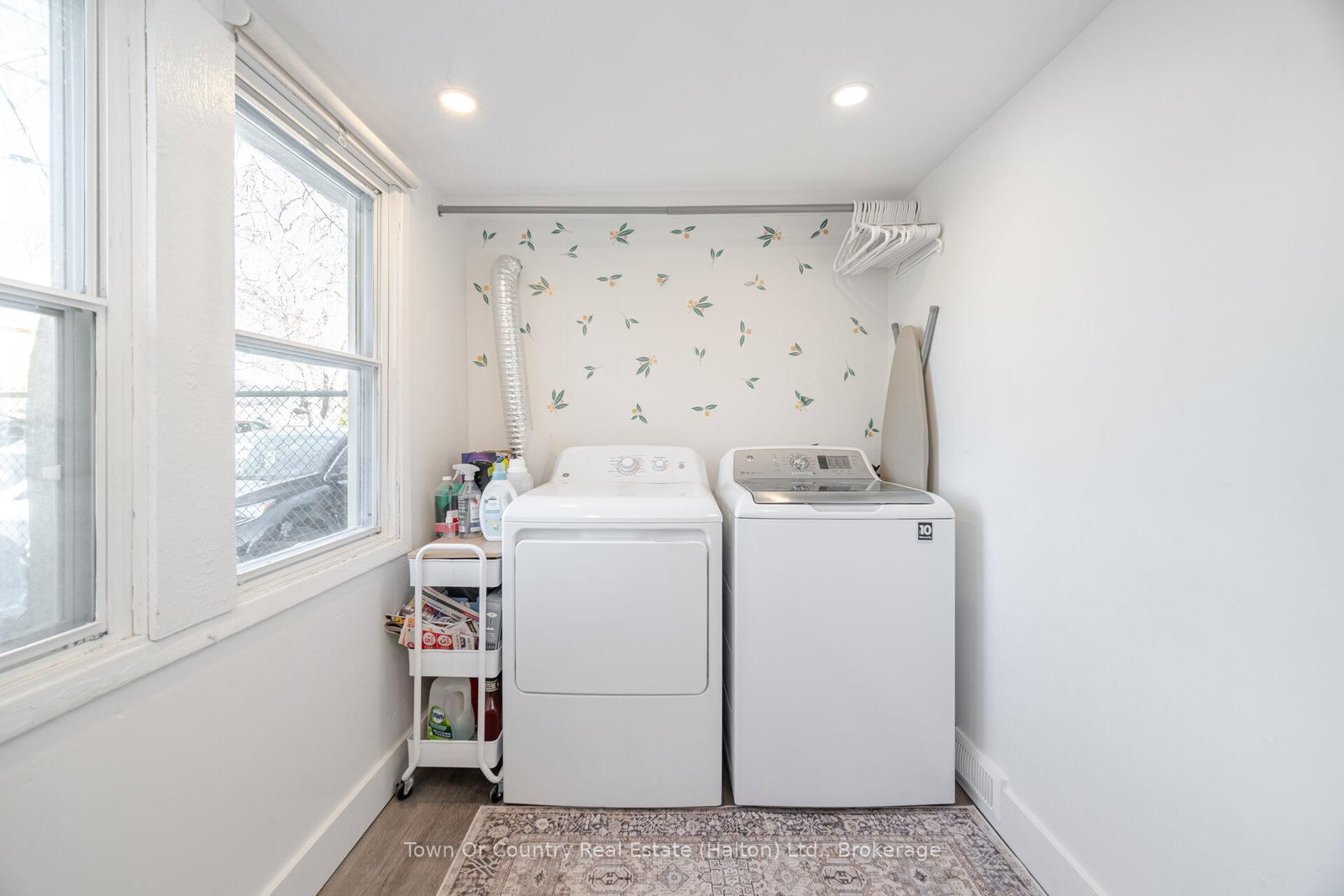 Detached House for sale at 23 Prince Street, St. Catharines, Ontario, L2R 3X6 - E. Chester - MLS: X12917944