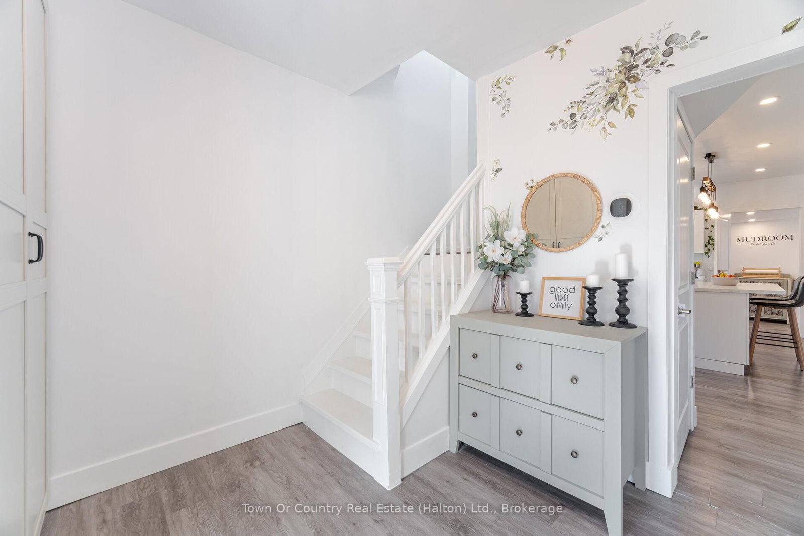 Detached House for sale at 23 Prince Street, St. Catharines, Ontario, L2R 3X6 - E. Chester - MLS: X12917944