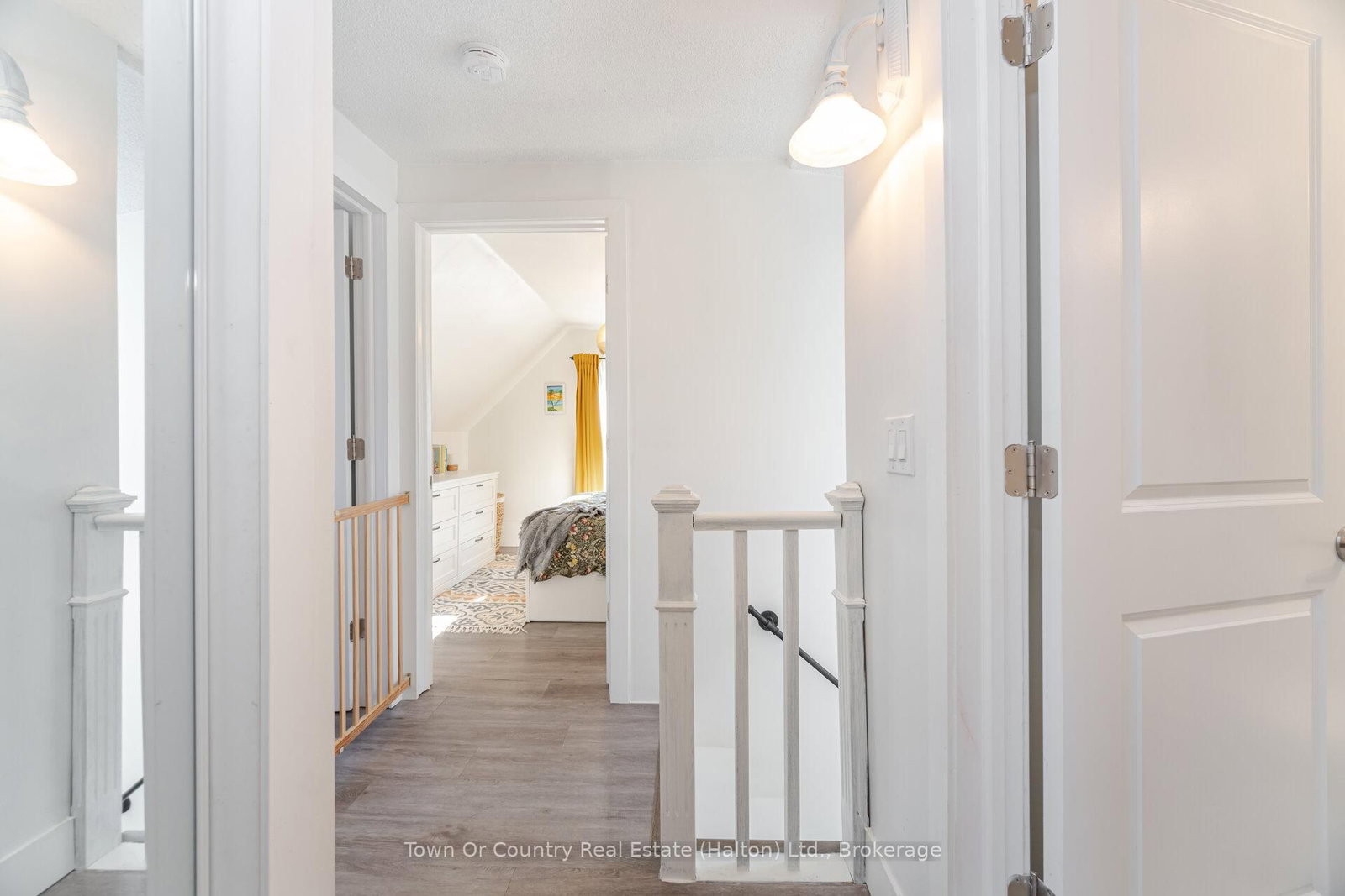 Detached House for sale at 23 Prince Street, St. Catharines, Ontario, L2R 3X6 - E. Chester - MLS: X12917944