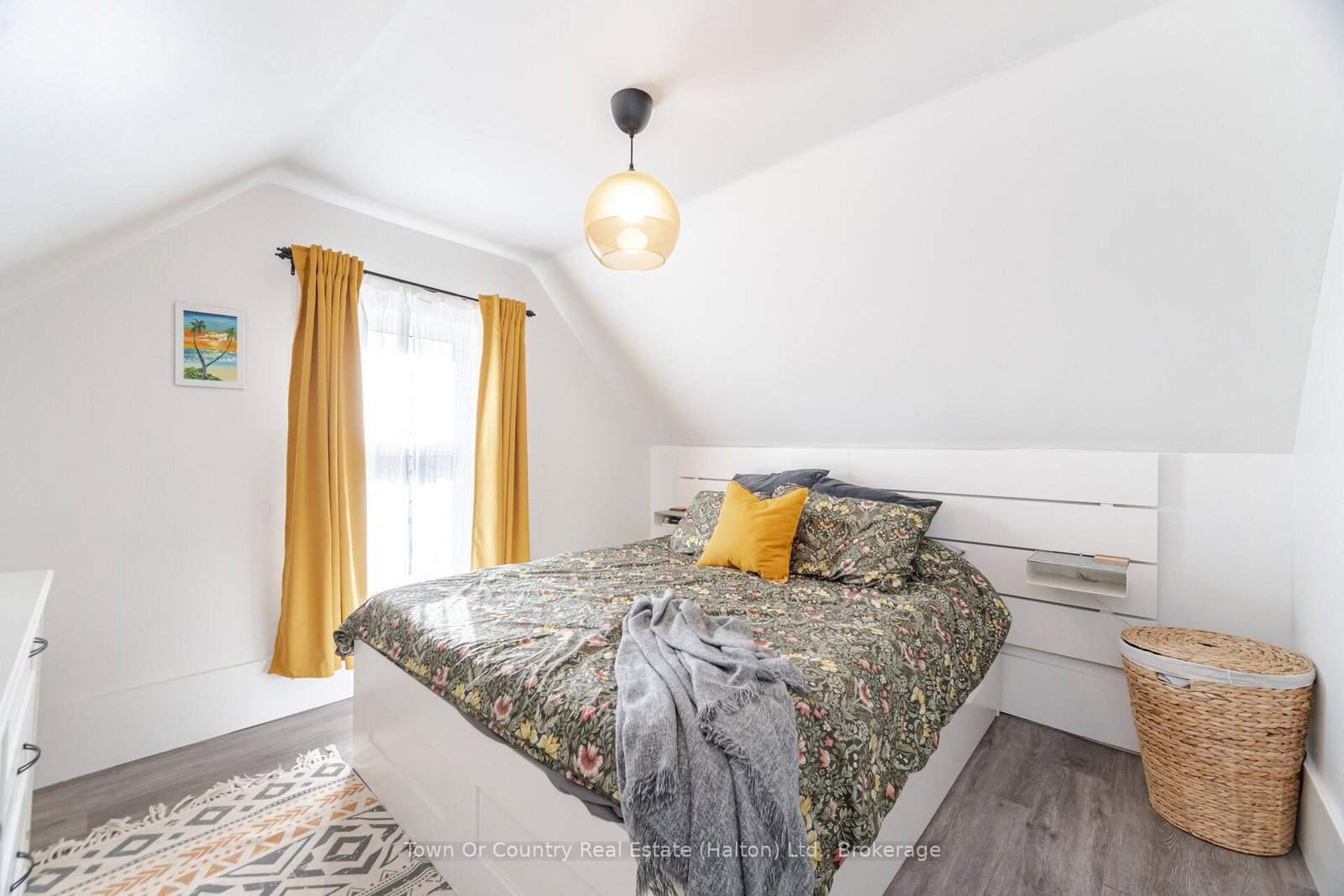 Detached House for sale at 23 Prince Street, St. Catharines, Ontario, L2R 3X6 - E. Chester - MLS: X12917944