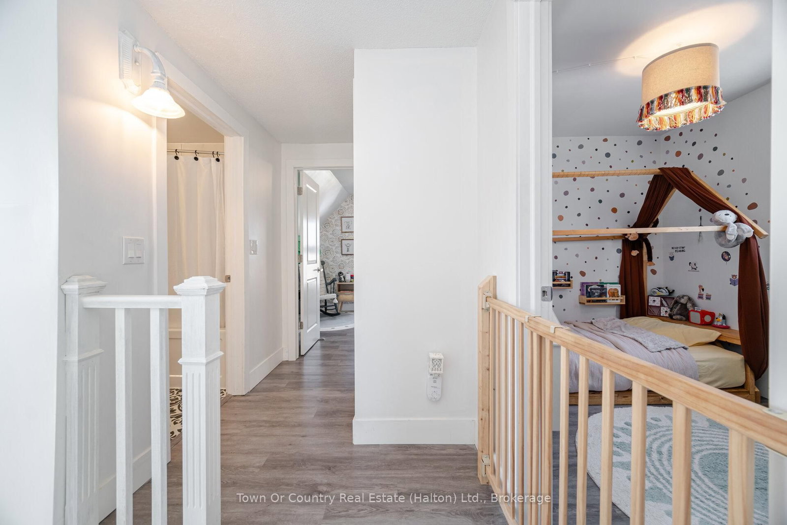 Detached House for sale at 23 Prince Street, St. Catharines, Ontario, L2R 3X6 - E. Chester - MLS: X12917944