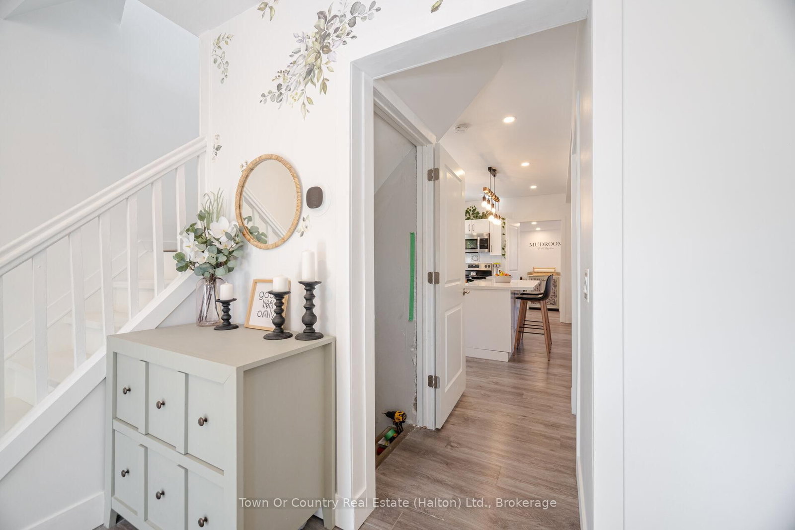 Detached House for sale at 23 Prince Street, St. Catharines, Ontario, L2R 3X6 - E. Chester - MLS: X12917944