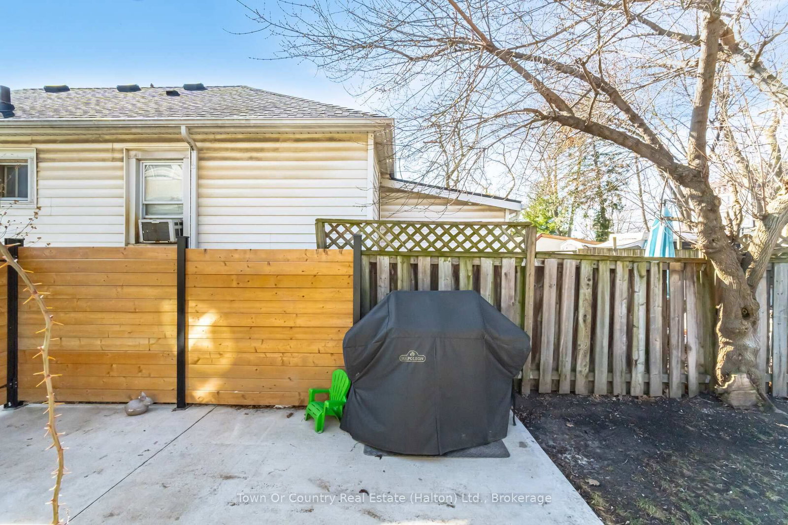 Detached House for sale at 23 Prince Street, St. Catharines, Ontario, L2R 3X6 - E. Chester - MLS: X12917944