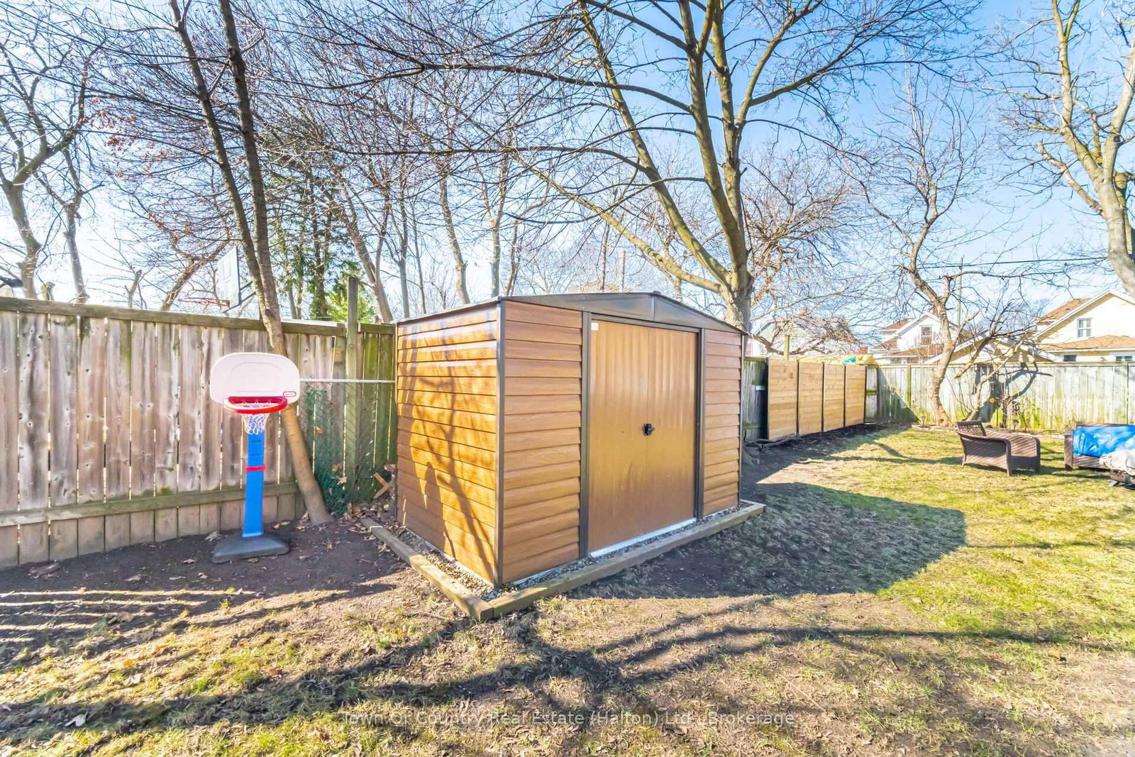 Detached House for sale at 23 Prince Street, St. Catharines, Ontario, L2R 3X6 - E. Chester - MLS: X12917944