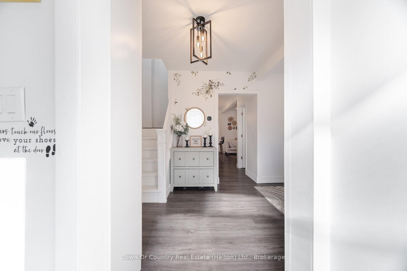 Detached House for sale at 23 Prince Street, St. Catharines, Ontario, L2R 3X6 - E. Chester - MLS: X12917944