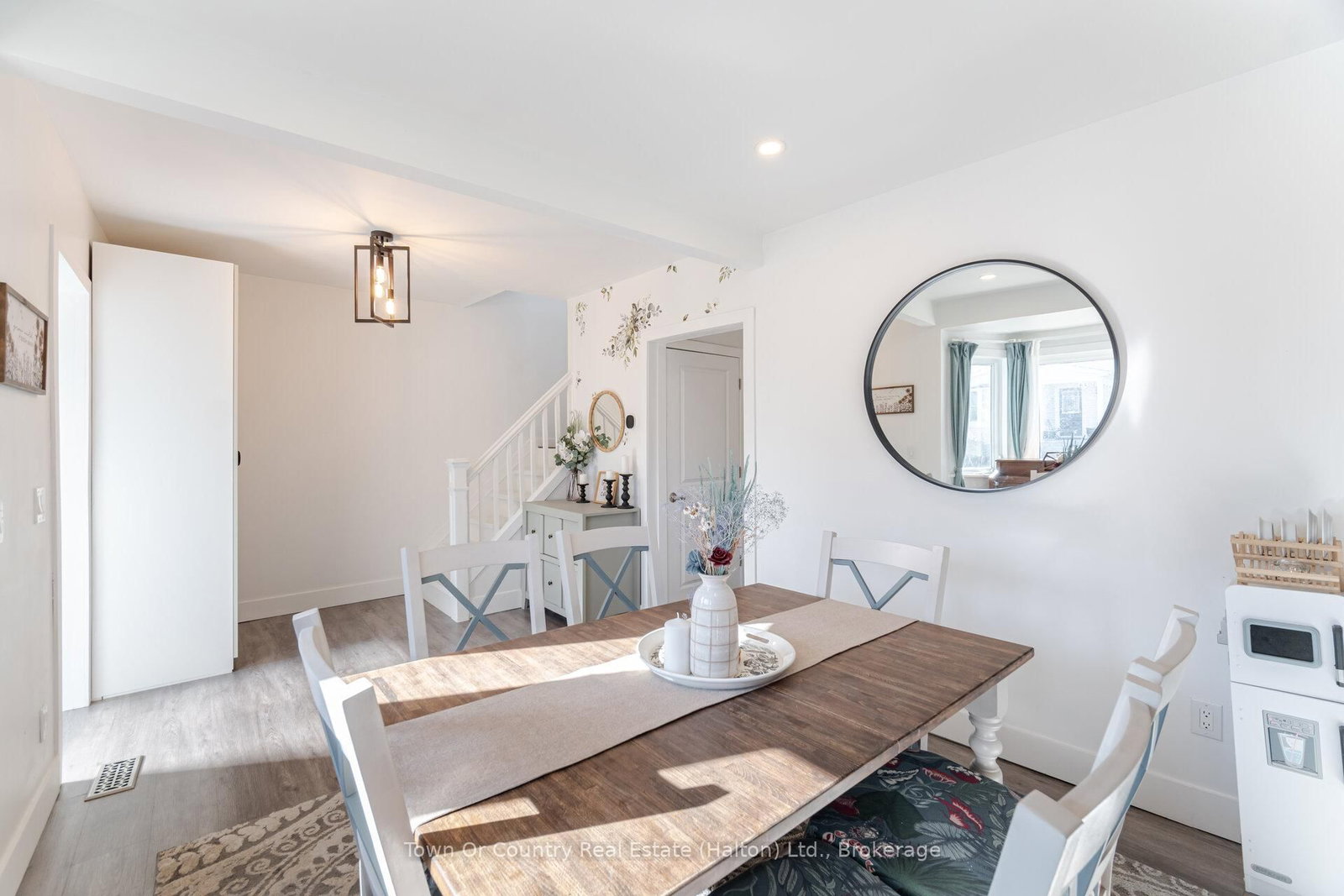 Detached House for sale at 23 Prince Street, St. Catharines, Ontario, L2R 3X6 - E. Chester - MLS: X12917944