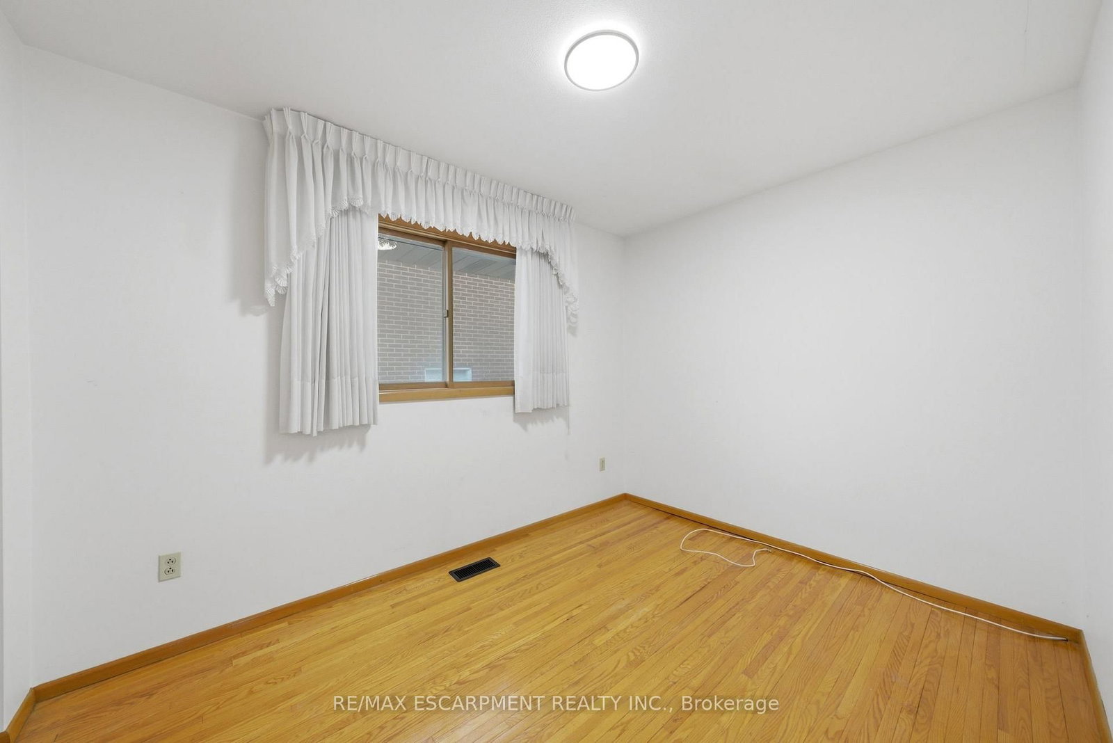 136 Cromwell Crescent - Photo 11