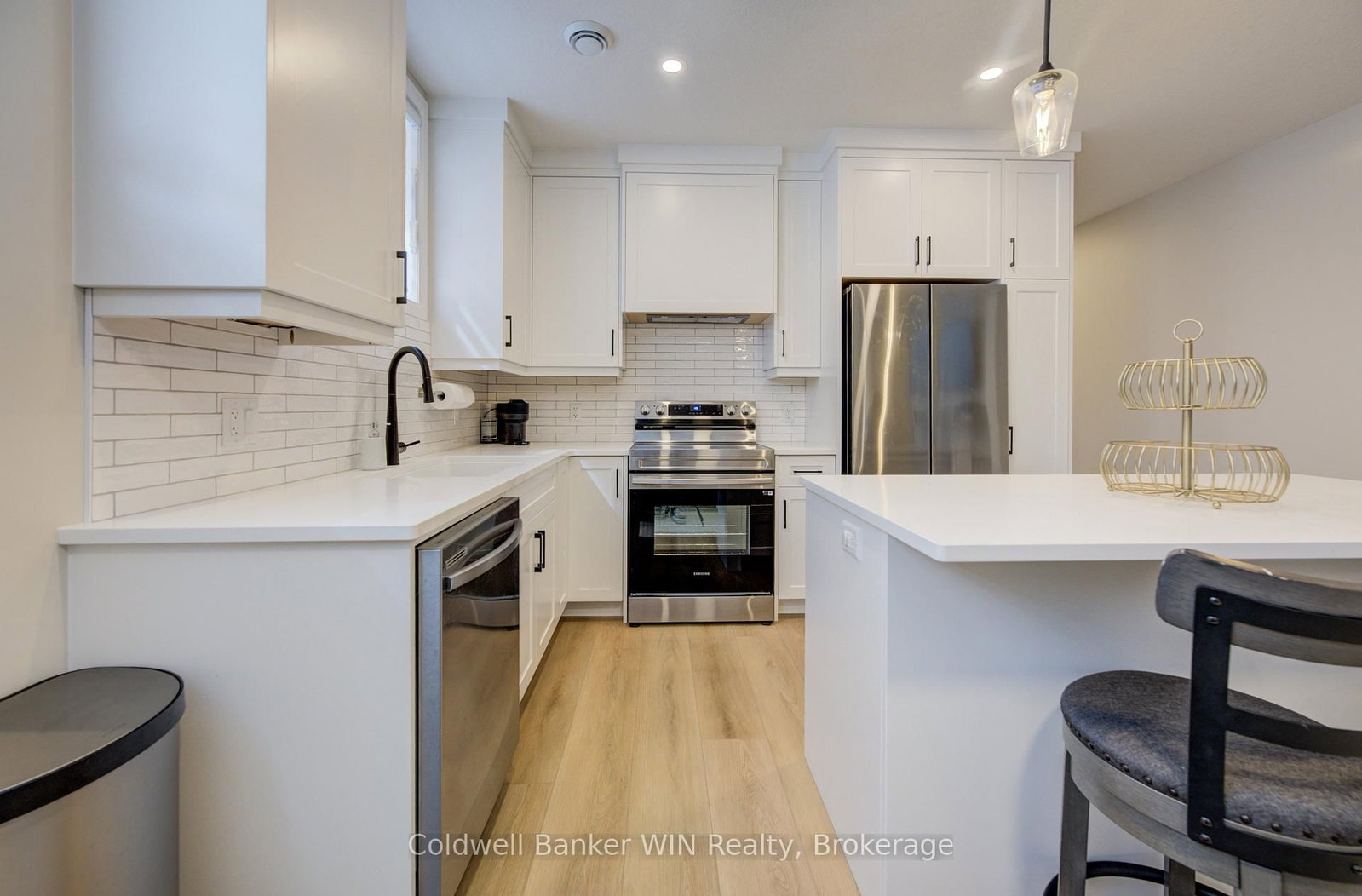 Listing Image 5