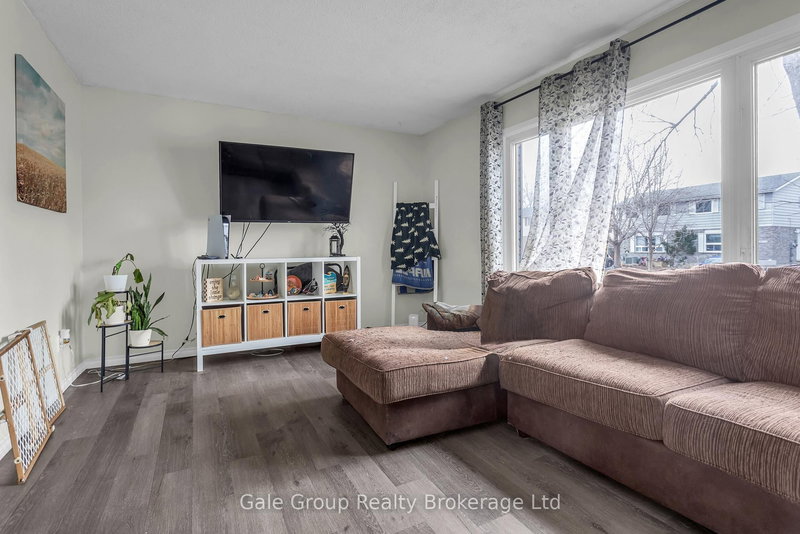 1079 Canfield Cres, Woodstock, N4S 8P3 | Image 3