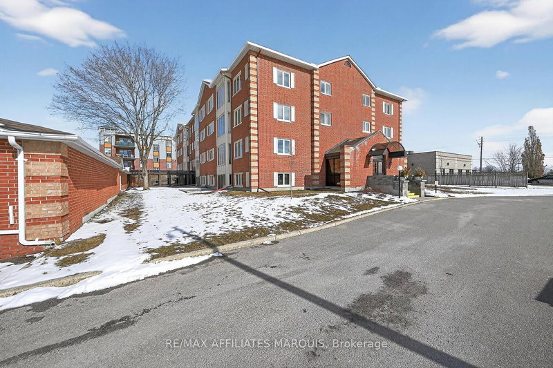 304 - 10 Armstrong Dr, Smiths Falls, K7A 5H8 | Image 2