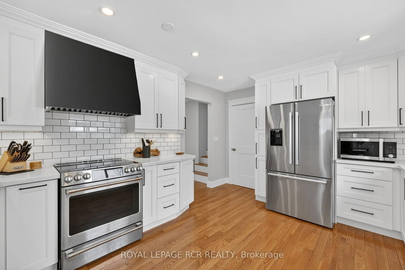 18 Westvale Dr, Bracebridge, P1L 1B5 | Image 2