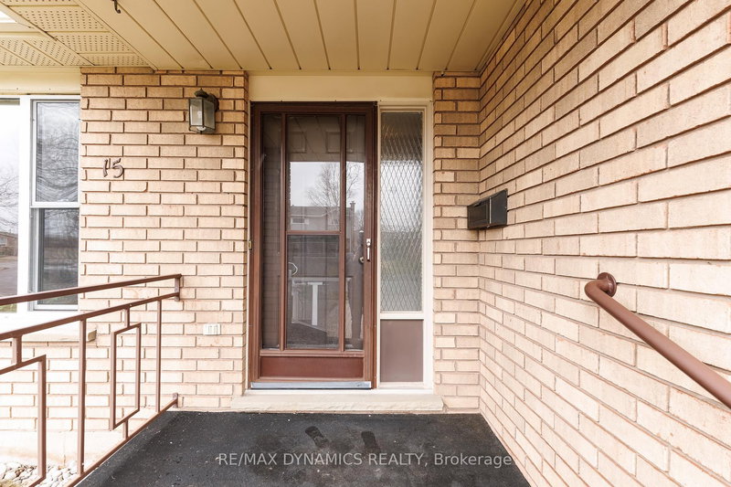 15 Rollins Dr, Welland, L3C 6Z7 | Image 2