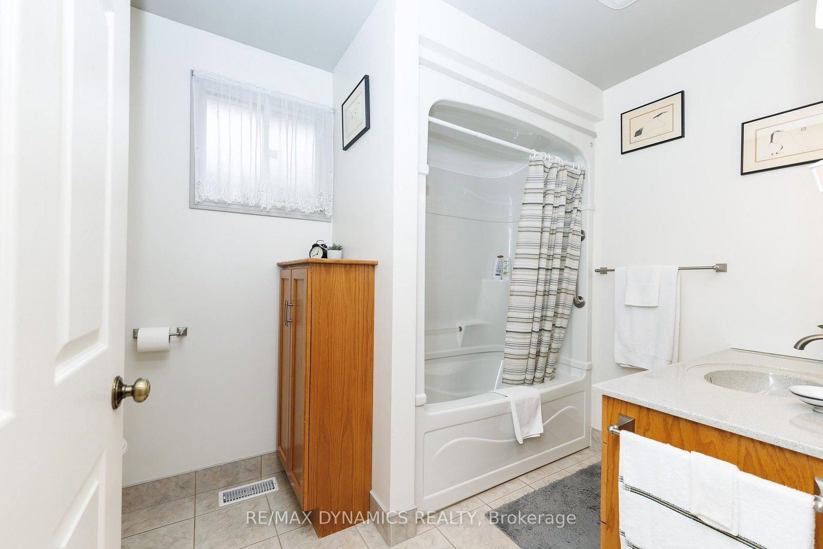 Detached House for sale at 15 Rollins Drive, Welland, Ontario, L3C 6Z7 - N. Welland - MLS: X12918494