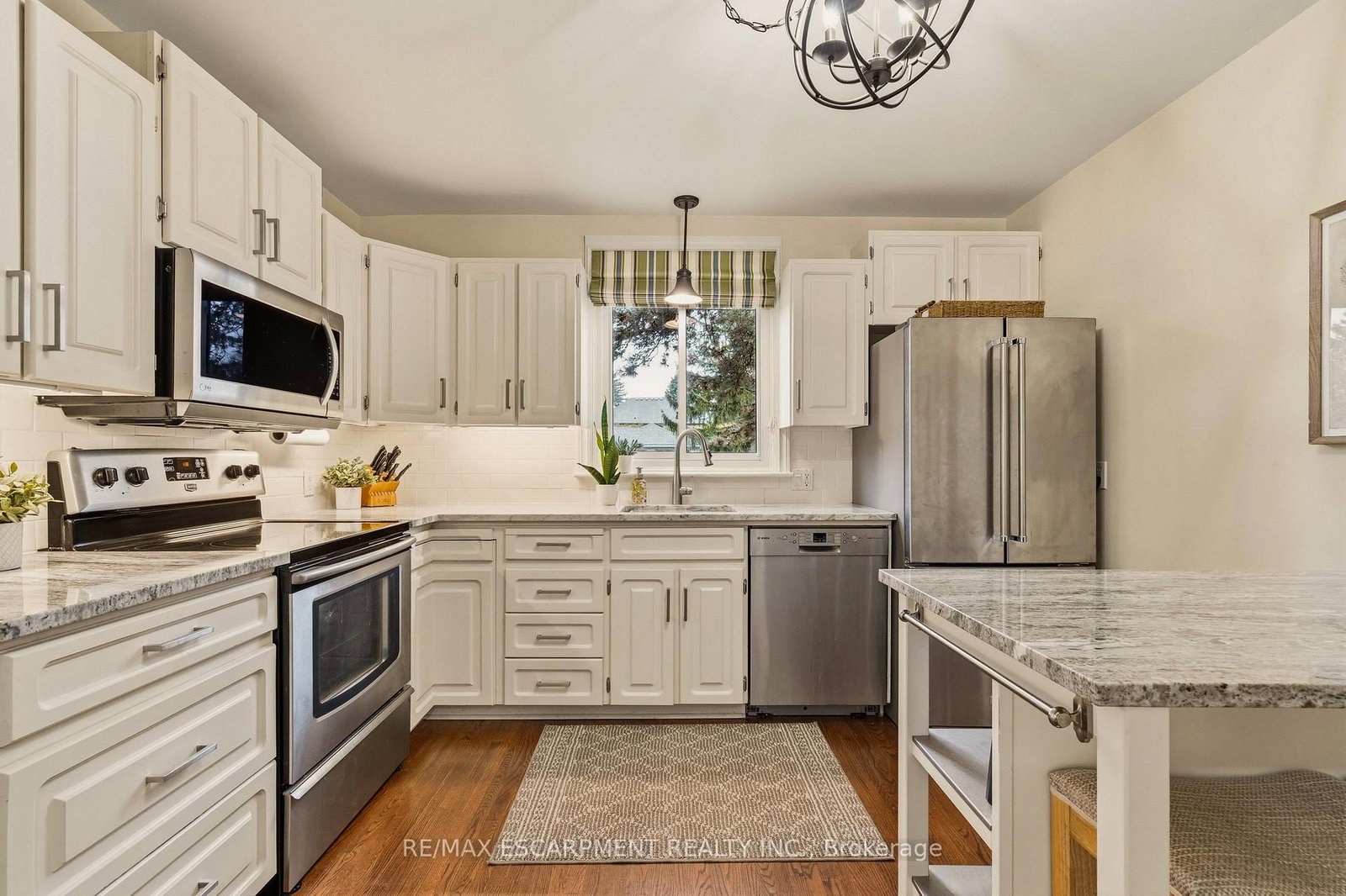 Detached House for sale at 38 Parker Avenue, Hamilton, Ontario, L9G 1A7 - Ancaster - MLS: X12918588