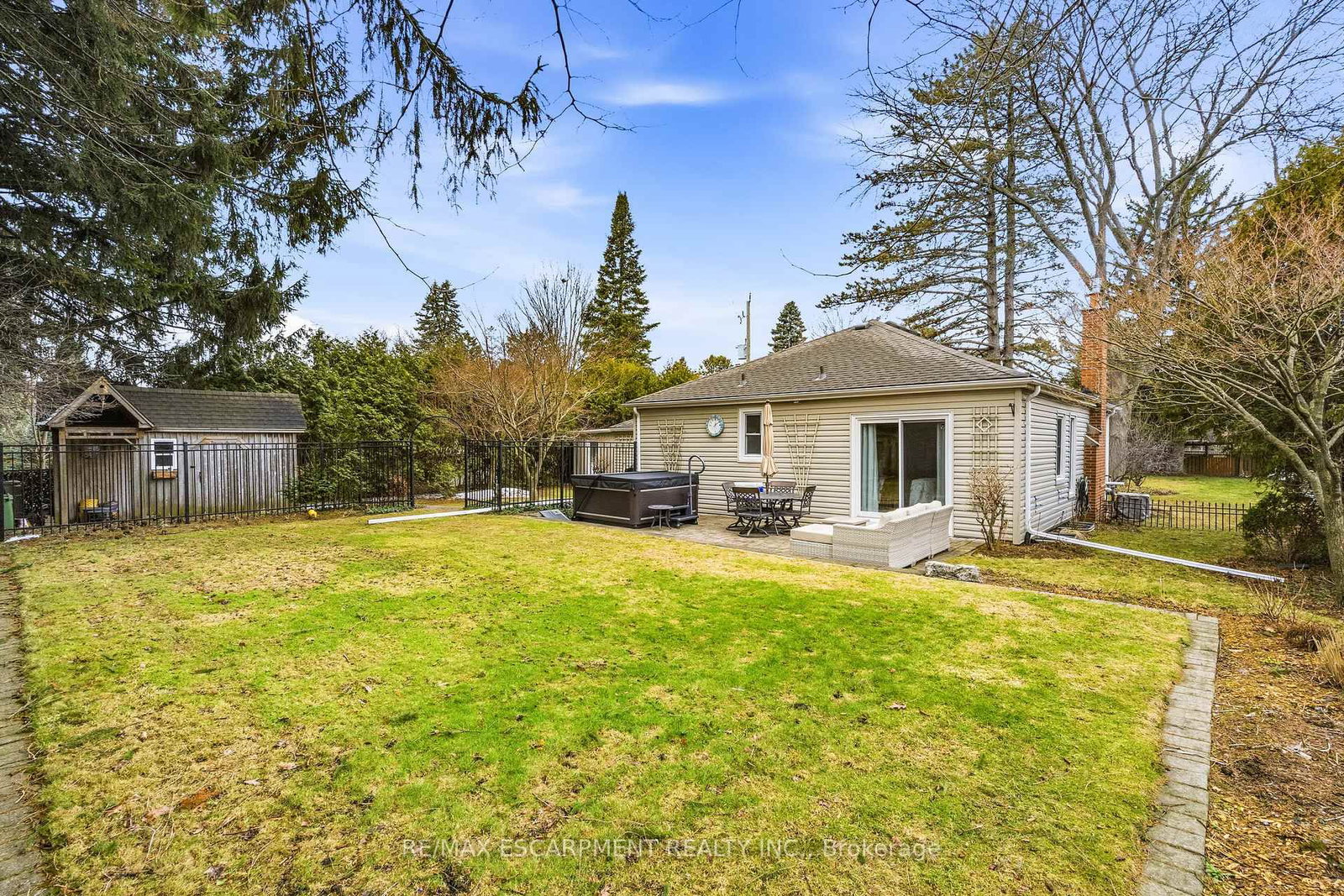 Detached House for sale at 38 Parker Avenue, Hamilton, Ontario, L9G 1A7 - Ancaster - MLS: X12918588