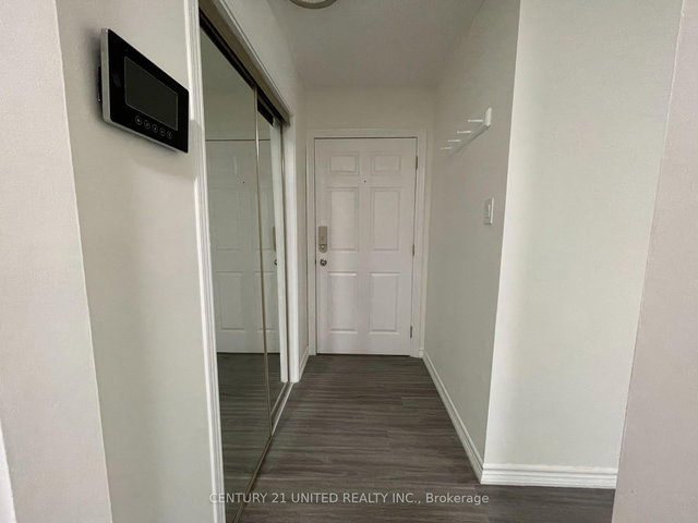 9 - 174.5 Hunter Street W