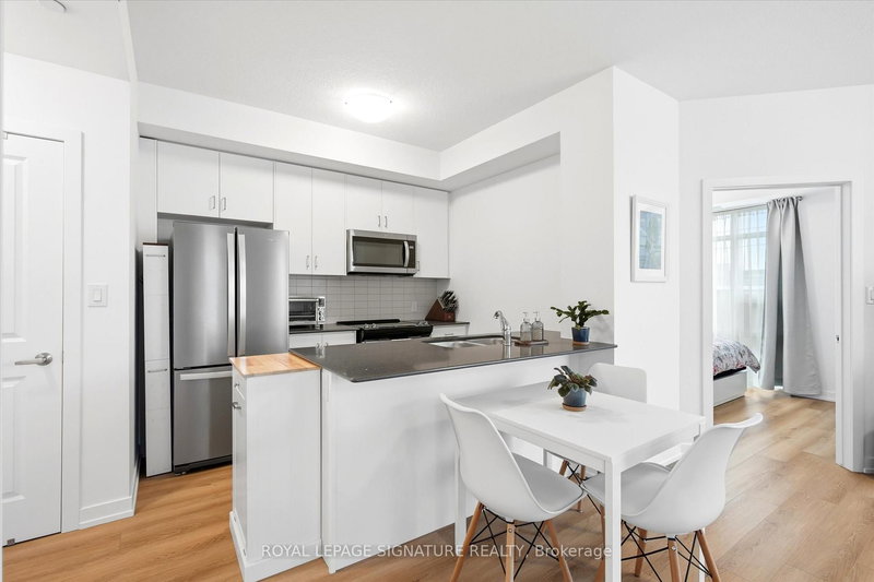 232 - 10 Mallard Tr, Hamilton, L8B 2A7 | Image 3