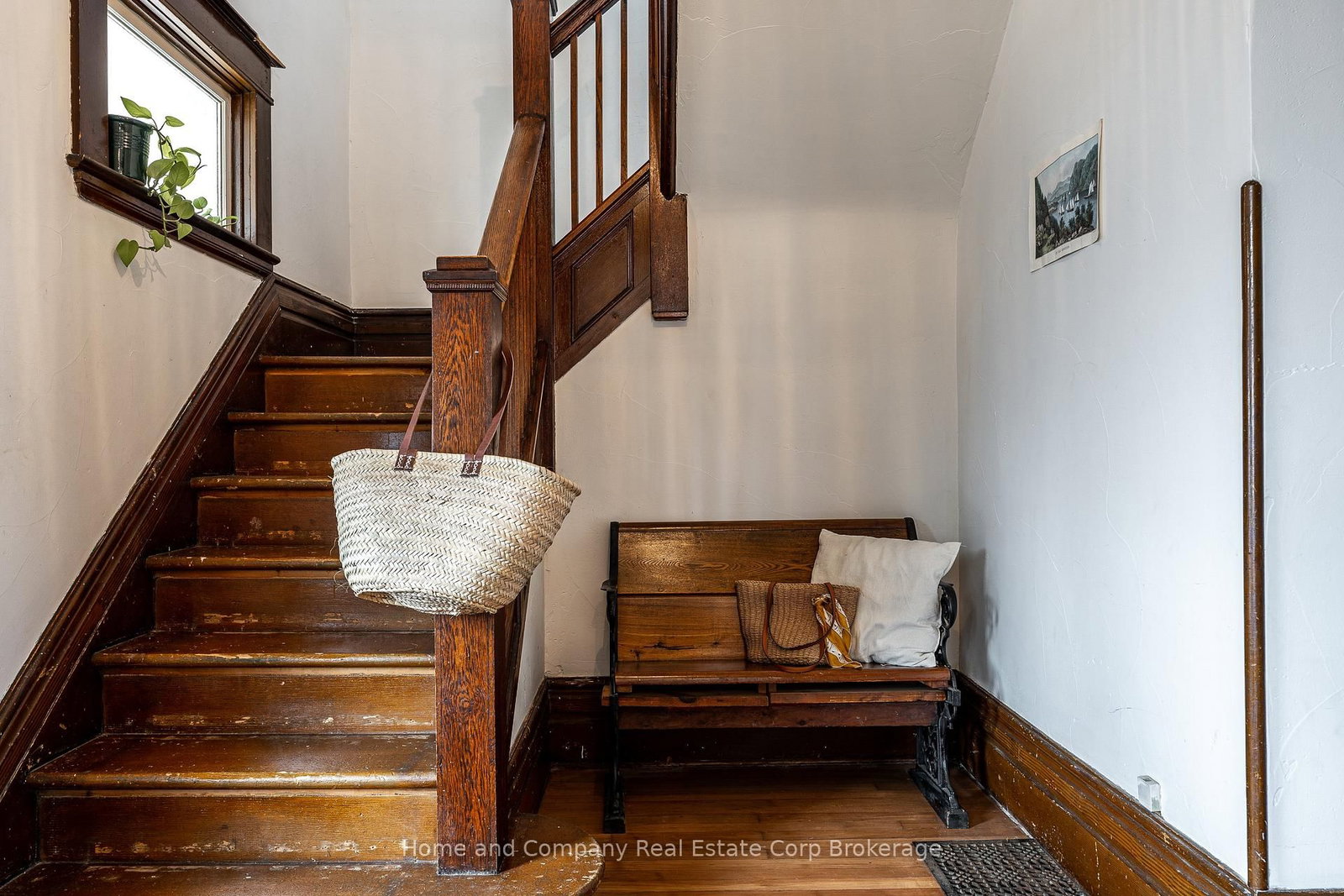 211 Queen Street W - Photo 2