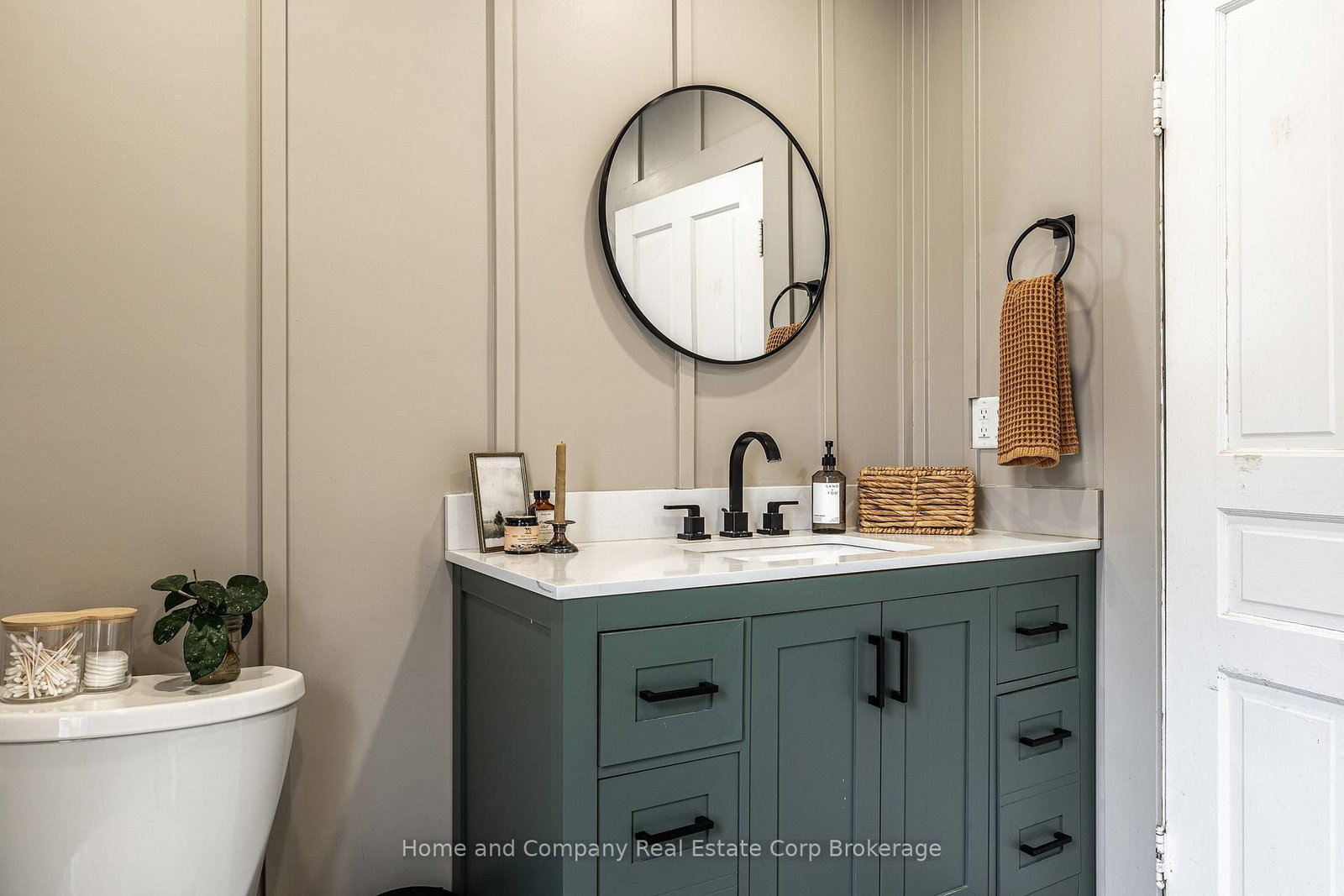 211 Queen Street W - Photo 21