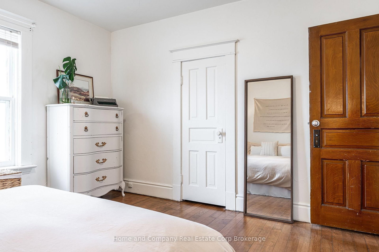 211 Queen Street W - Photo 27