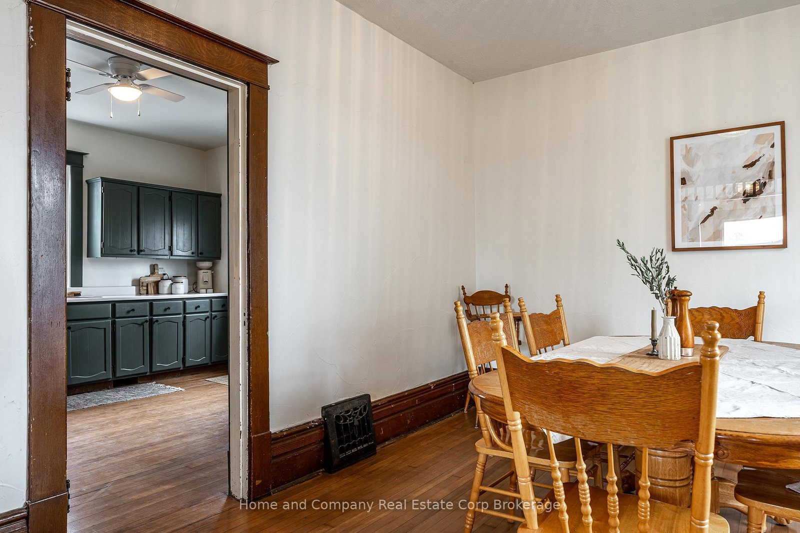 211 Queen Street W - Photo 8