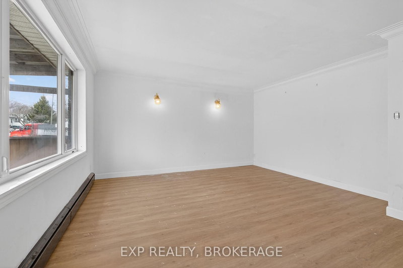 43 CARLETON St, Kingston, K7K 4E7 | Image 3