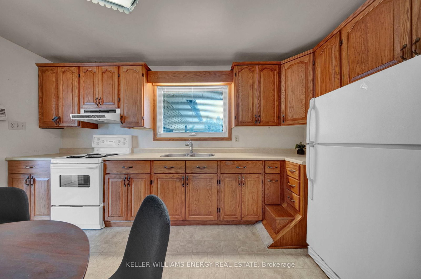 Detached House for sale at 855 Timothy Street, Peterborough, Ontario, K9H 6H5 - Northcrest Ward 5 - MLS: X12919050