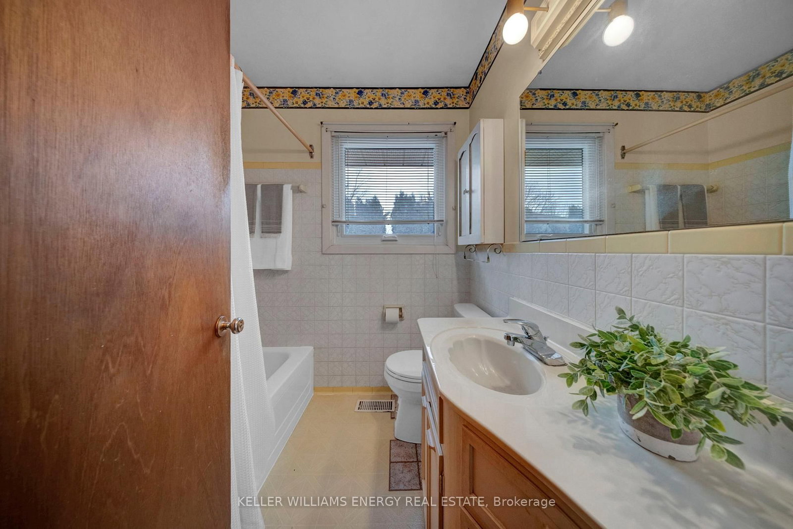 Detached House for sale at 855 Timothy Street, Peterborough, Ontario, K9H 6H5 - Northcrest Ward 5 - MLS: X12919050