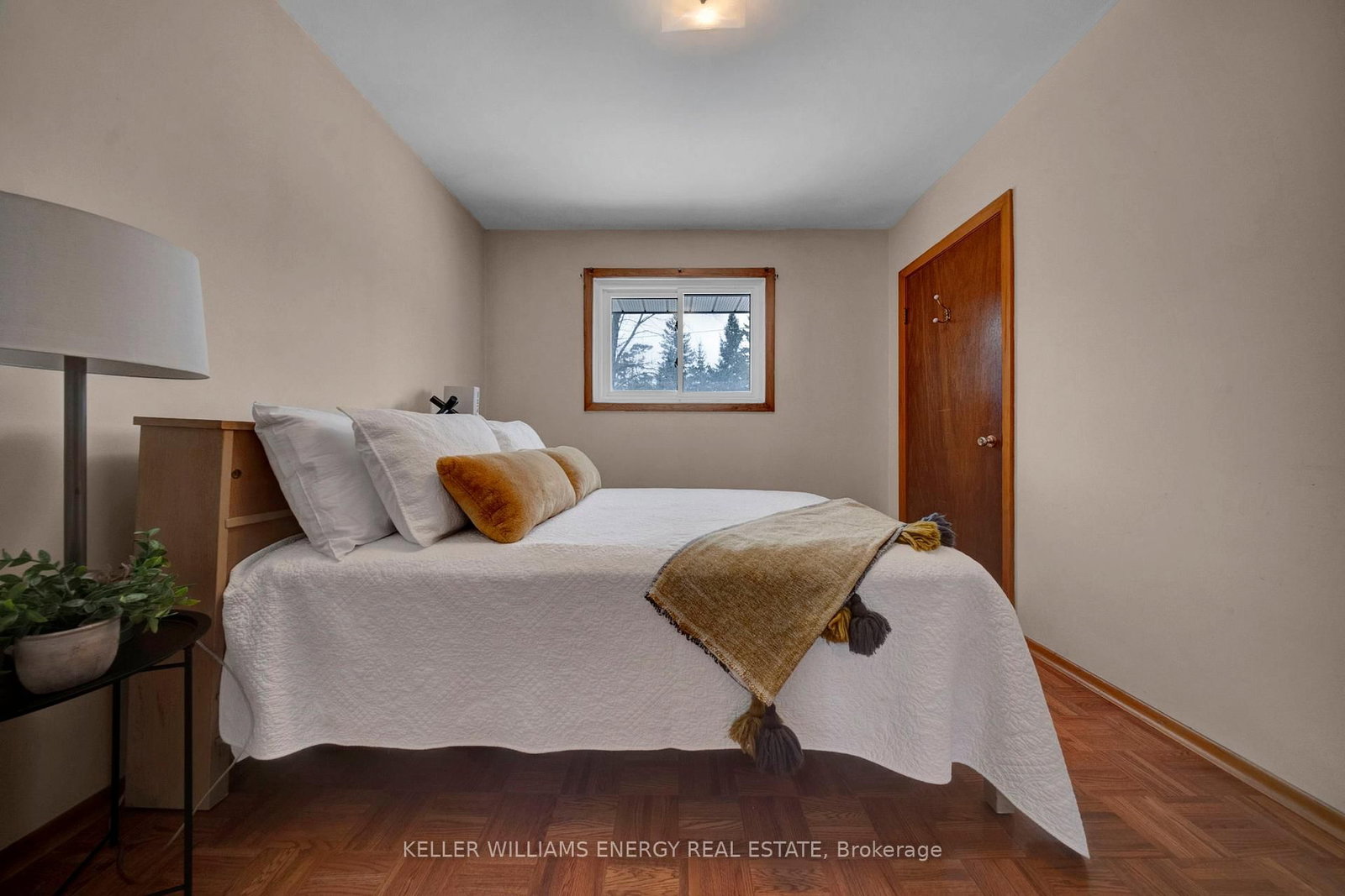 Detached House for sale at 855 Timothy Street, Peterborough, Ontario, K9H 6H5 - Northcrest Ward 5 - MLS: X12919050