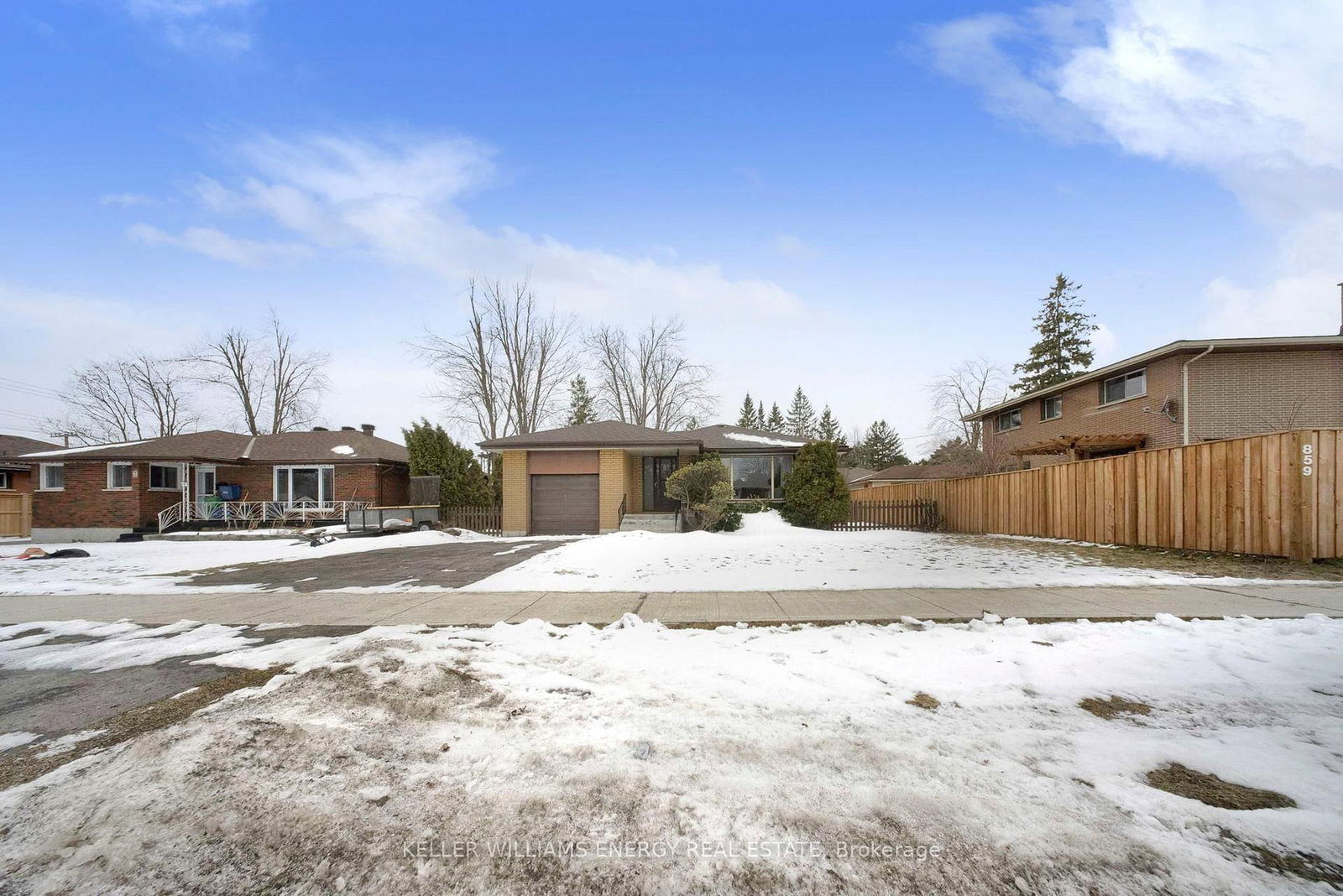 Detached House for sale at 855 Timothy Street, Peterborough, Ontario, K9H 6H5 - Northcrest Ward 5 - MLS: X12919050