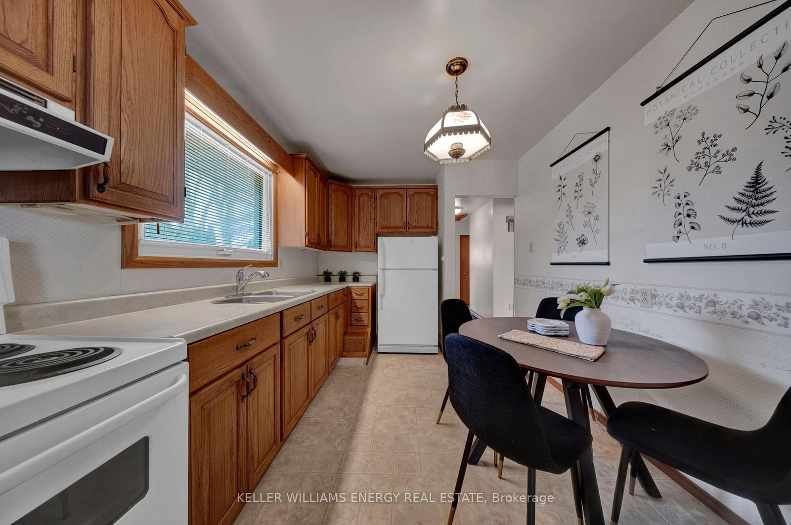 Detached House for sale at 855 Timothy Street, Peterborough, Ontario, K9H 6H5 - Northcrest Ward 5 - MLS: X12919050