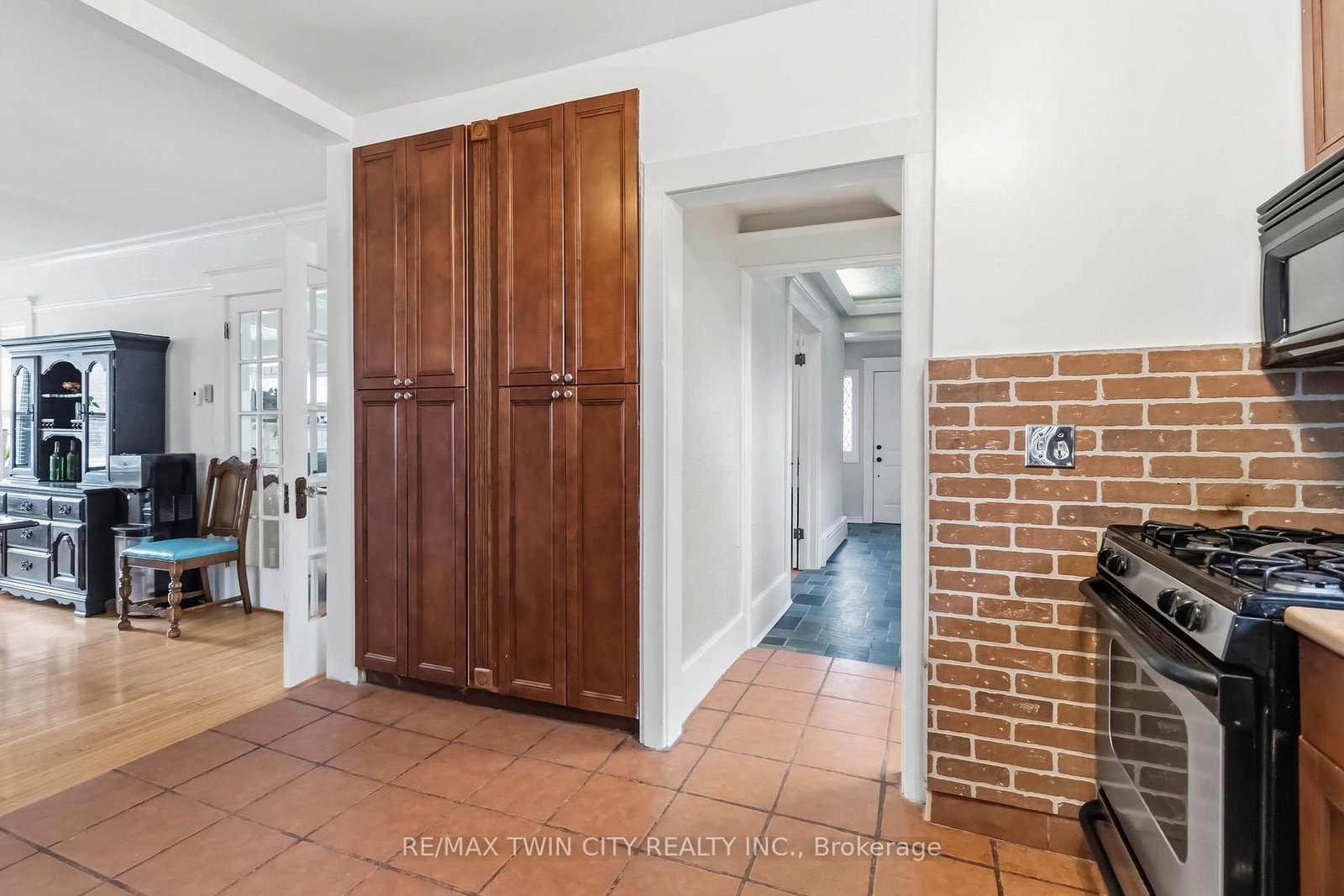 209 Grand River Street N - Photo 16