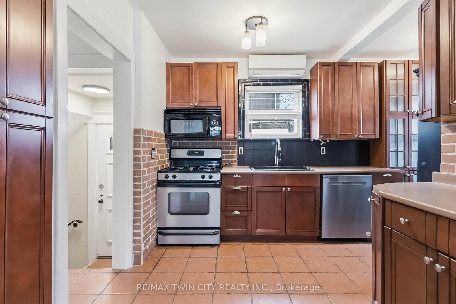 209 Grand River Street N - Photo 17