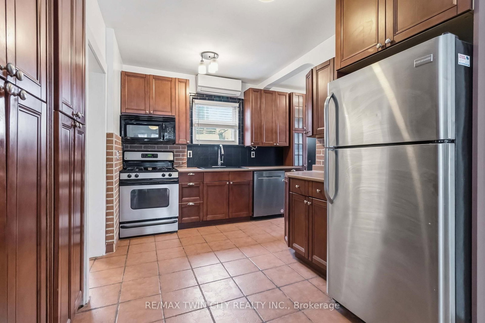 209 Grand River Street N - Photo 18